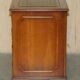Bureau à deux caissons en bois de if frisé et cuir