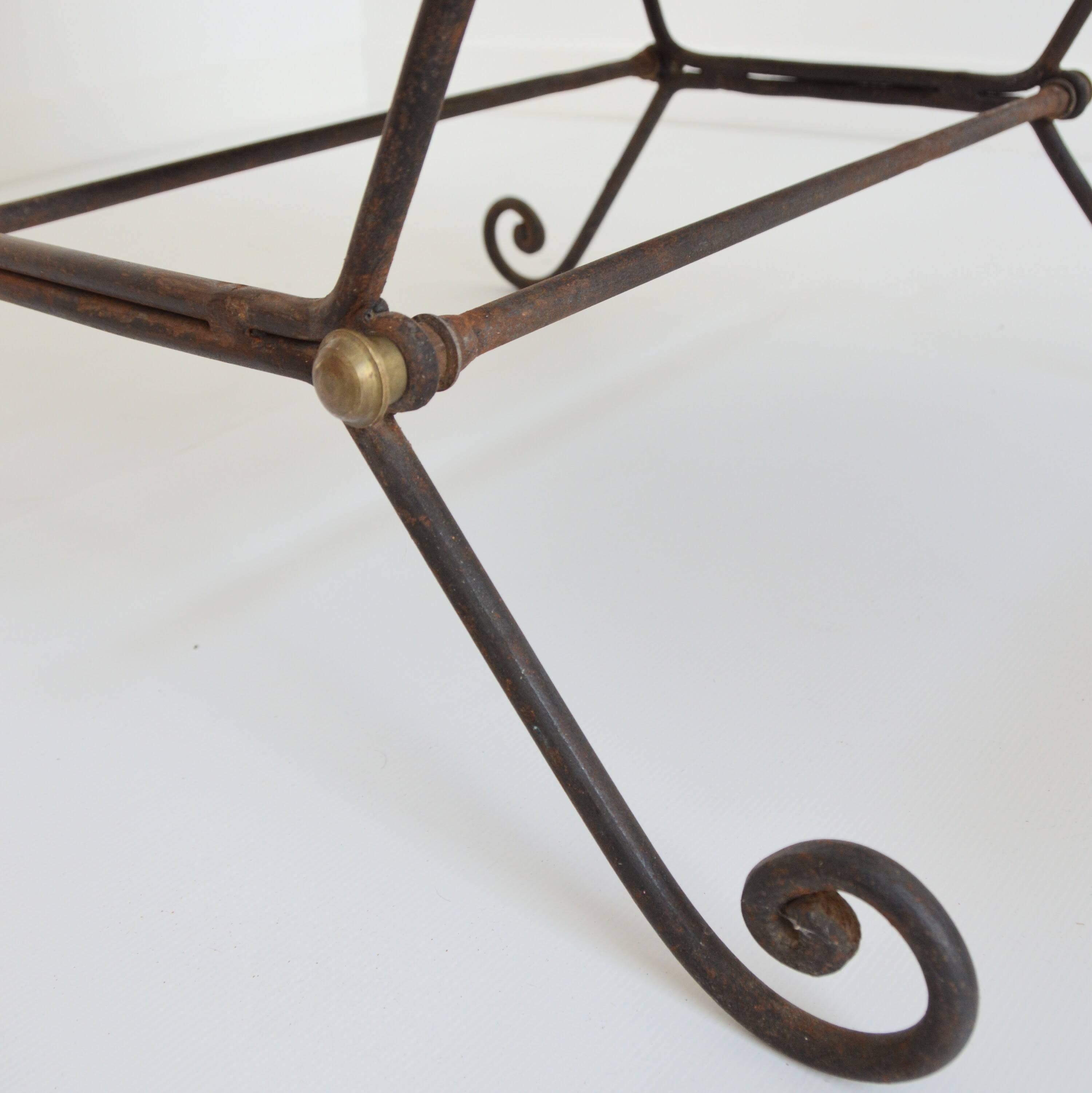 Paire de fauteuils en fer forgé et cuir vintage