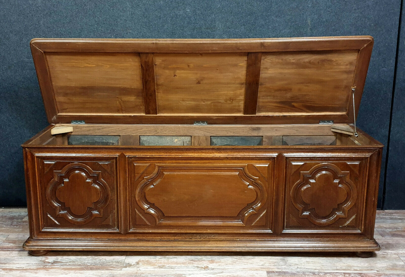 bench footboard louis XIII Bourguignon in solid walnut