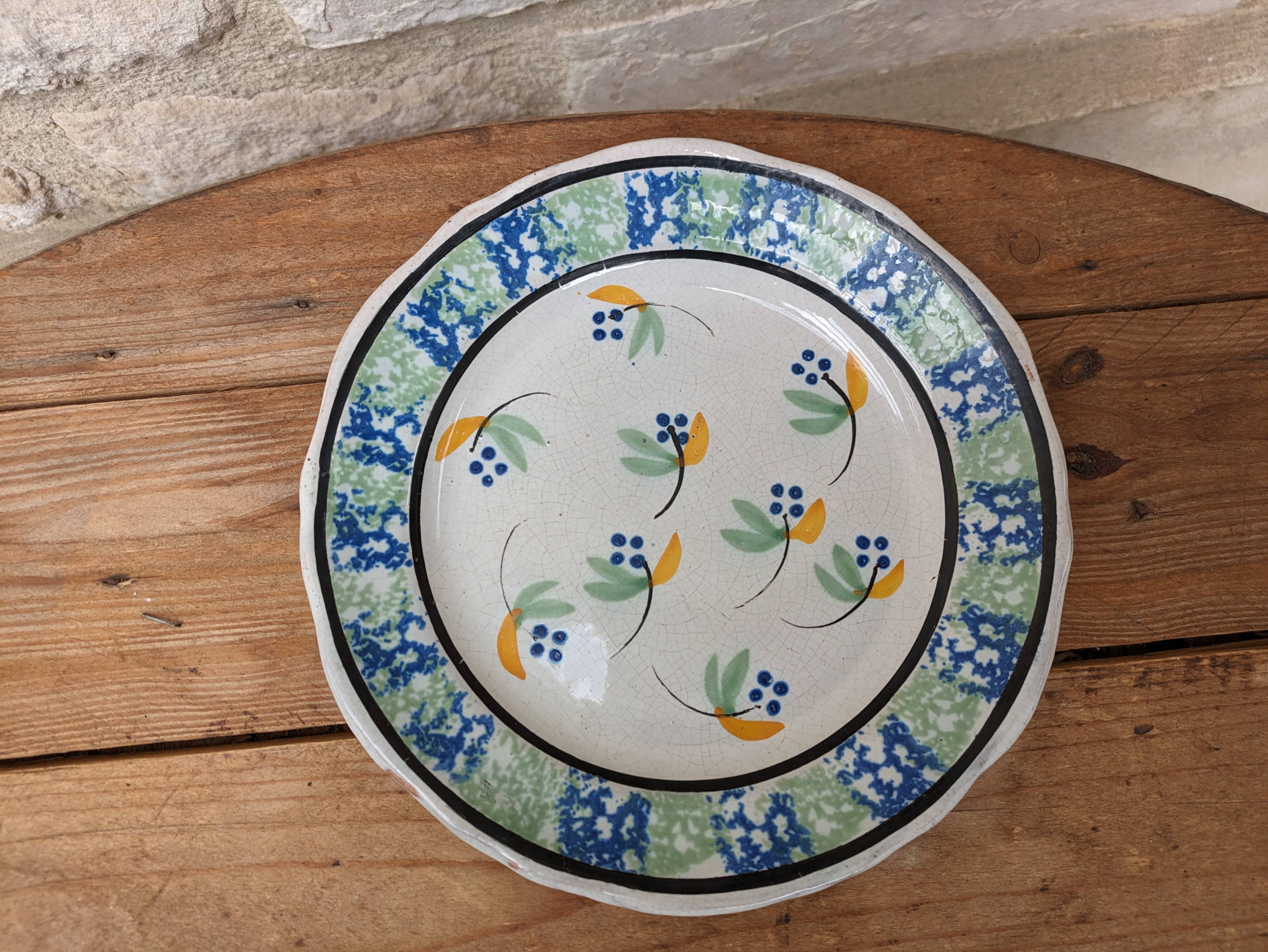 Old flower plate called black ass