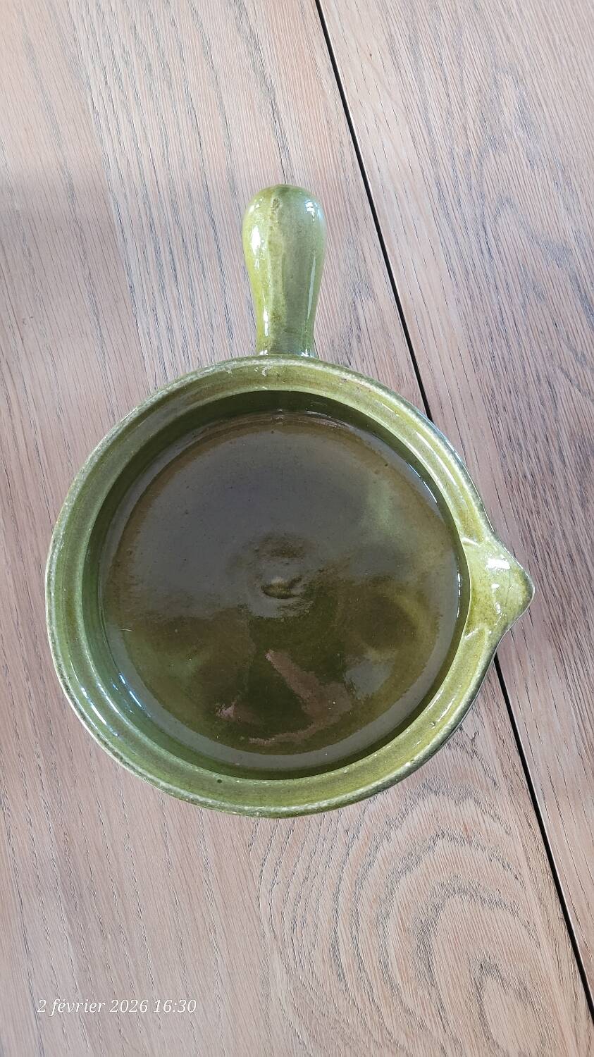 4 small pans, glazed earthenware casseroles