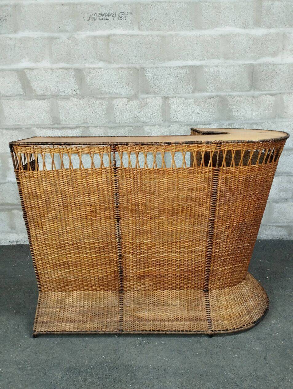 Vintage rattan and metal bar and its stools.