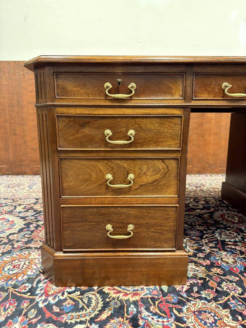 Bureau anglais classique avec chaise de bureau