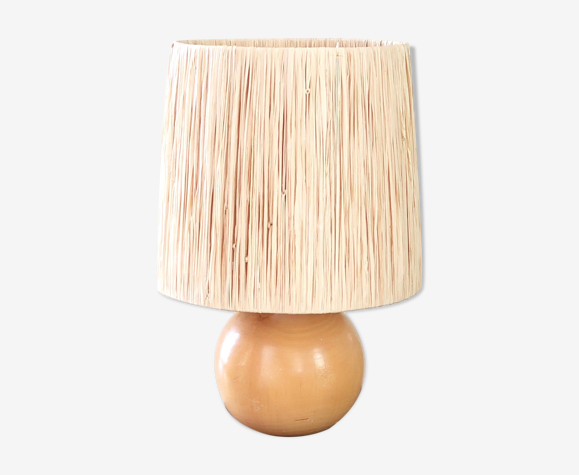 Lampe " boule " en bois blond, abat jour en raphia, années 80