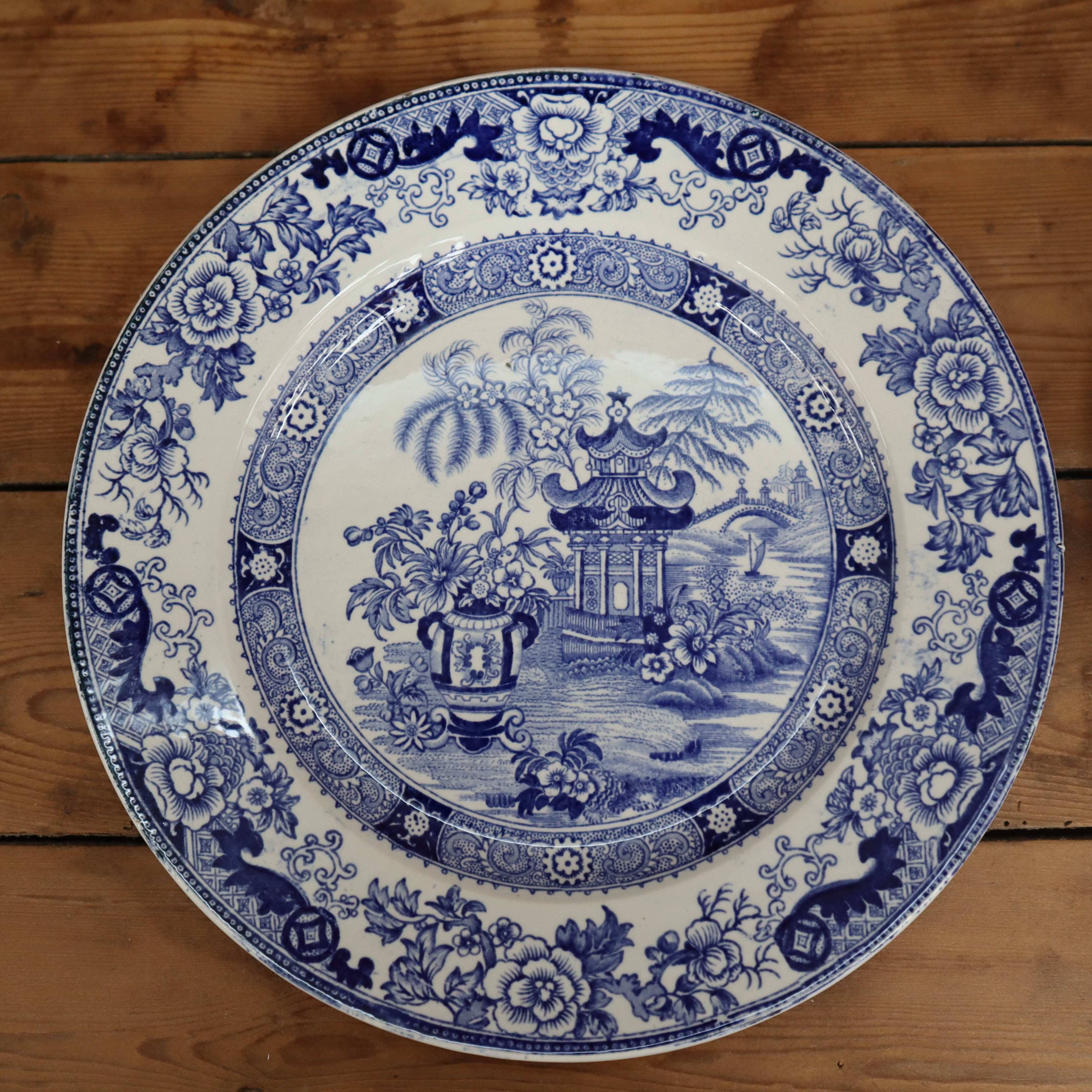 Creil & Montereau Terre de Fer plate Pagoda model 24cm