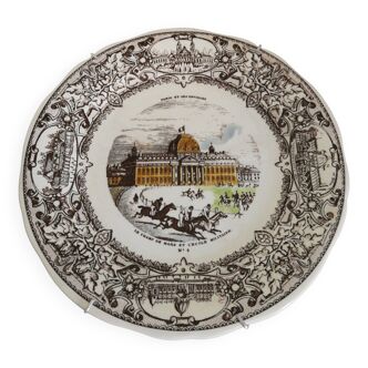 Small decorative plate gien '' museum of earthenware of gien.