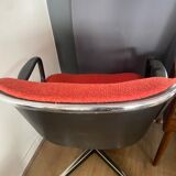 Pollock armchair red fabrics Knoll edition