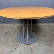Round dining table Thonet s1047