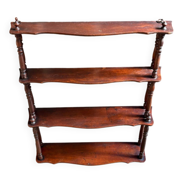 Étagère murale en bois festonné et tourné