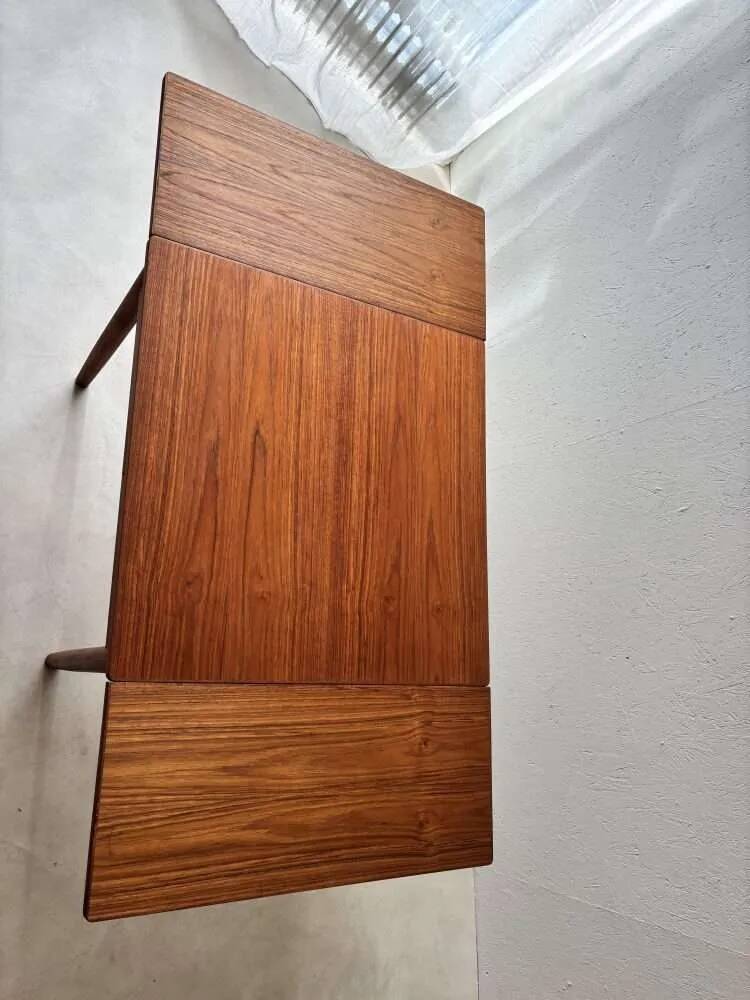 Scandinavian design dining table in solid teak from the 1960s.