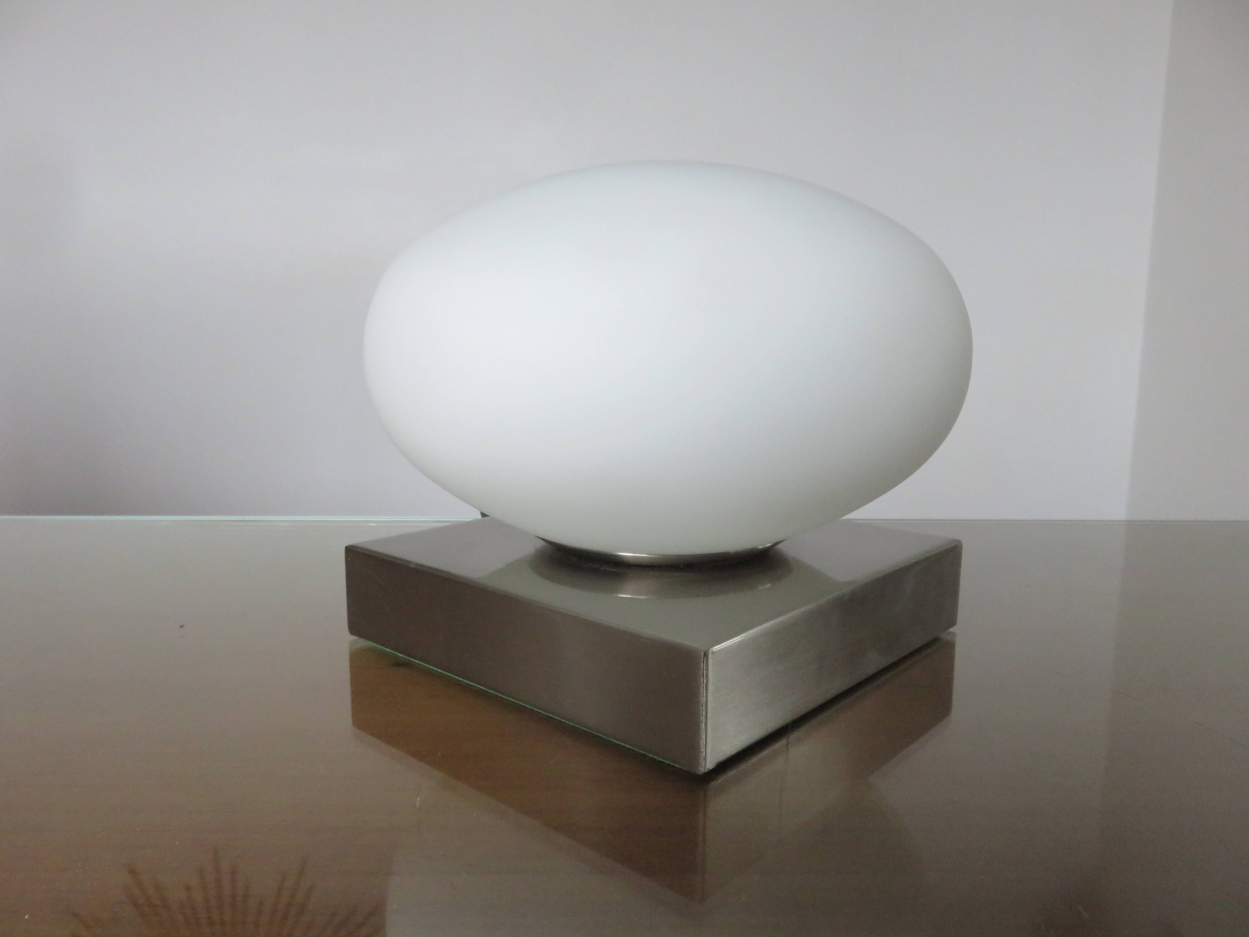 Lampe métal chromé et opaline années 80 90