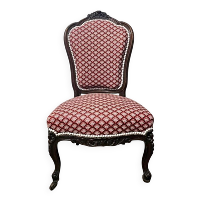 Chauffeuse Napoléon III en bois sculpté et tissu motif coquille