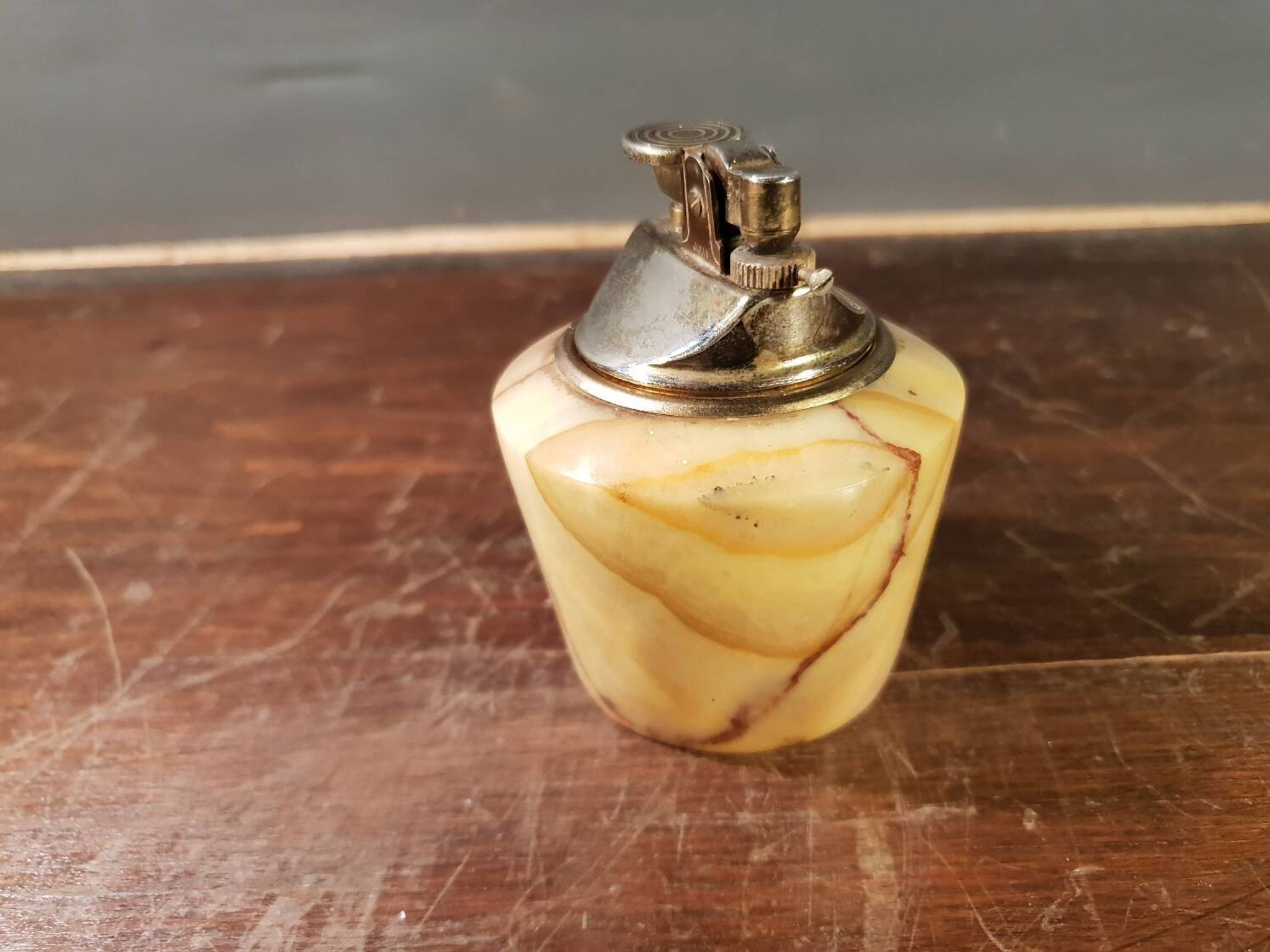 Briquet  de table