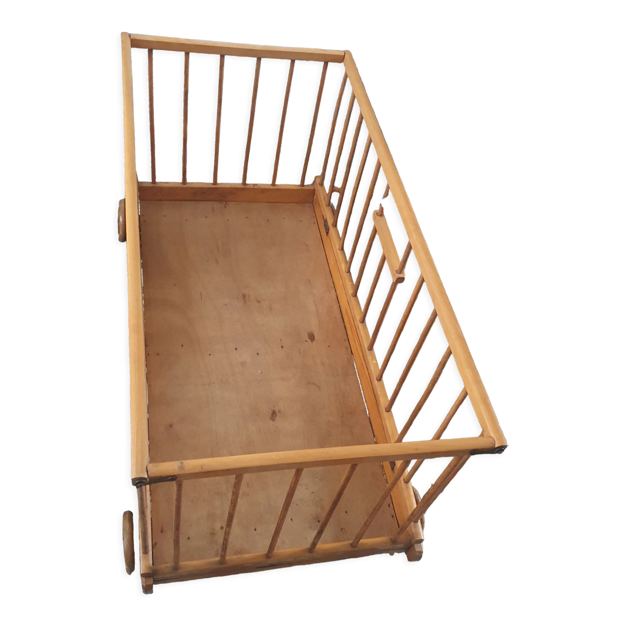 Parc en bois pliable sur roulettes en bois
