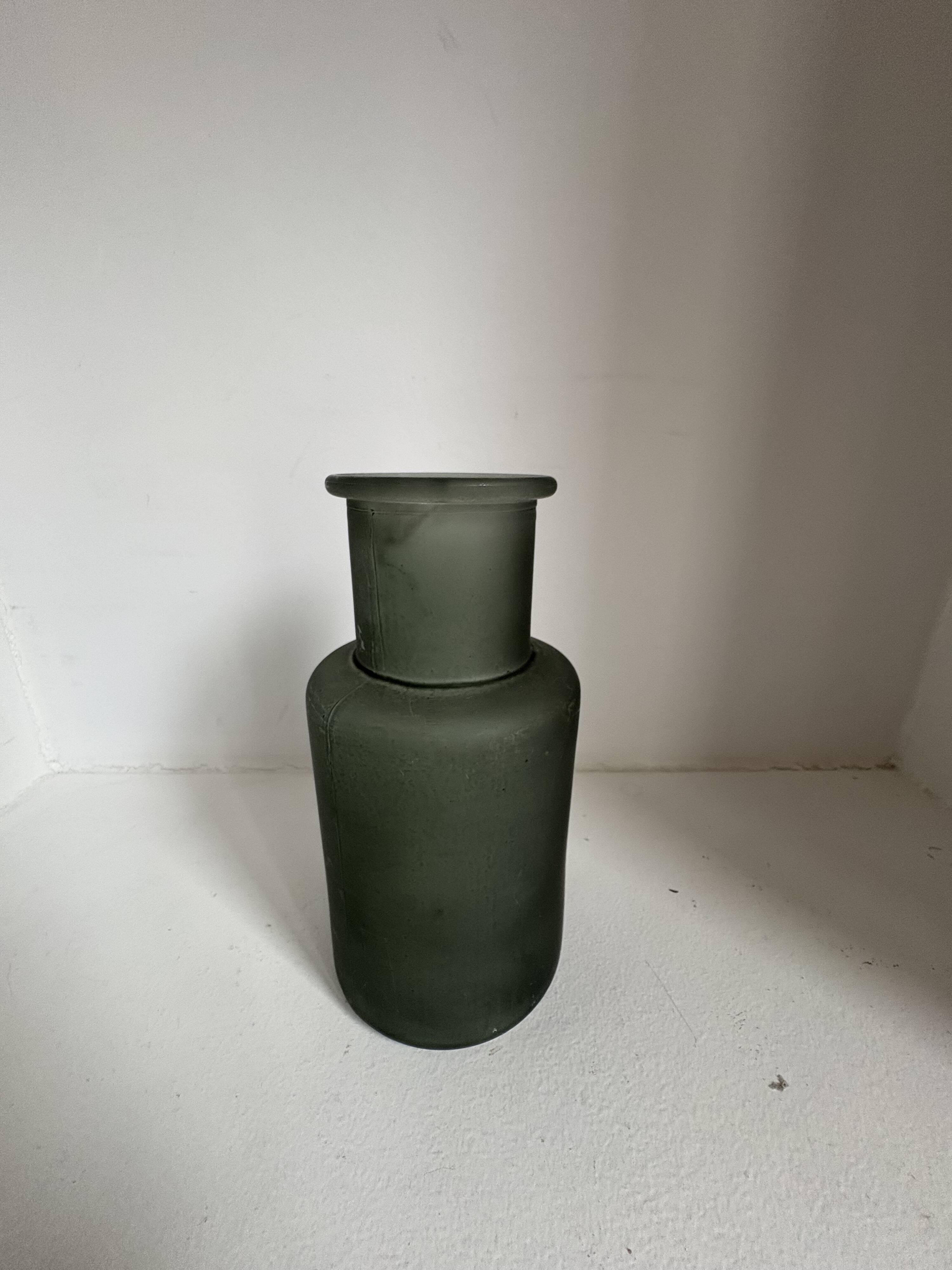 Set of 16 decorative items