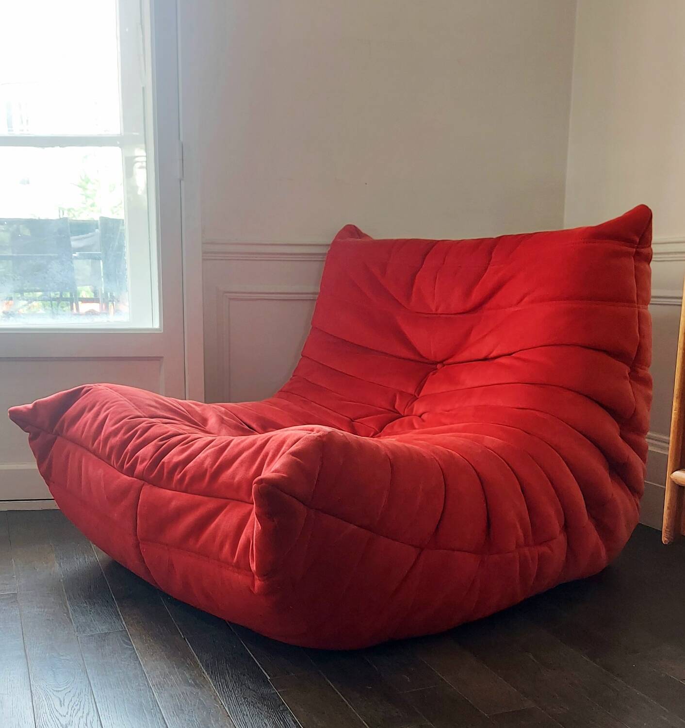 100% original – Togo 1 seater bench – Red Alcantara (Goya Red) by Lig