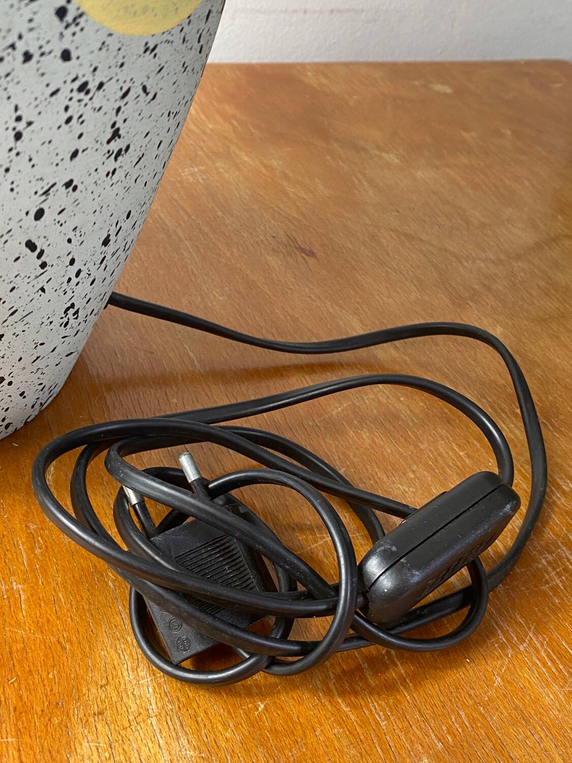 Terracotta lamp base with graphic decor