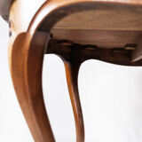 Round dining table of walnut, 1860s