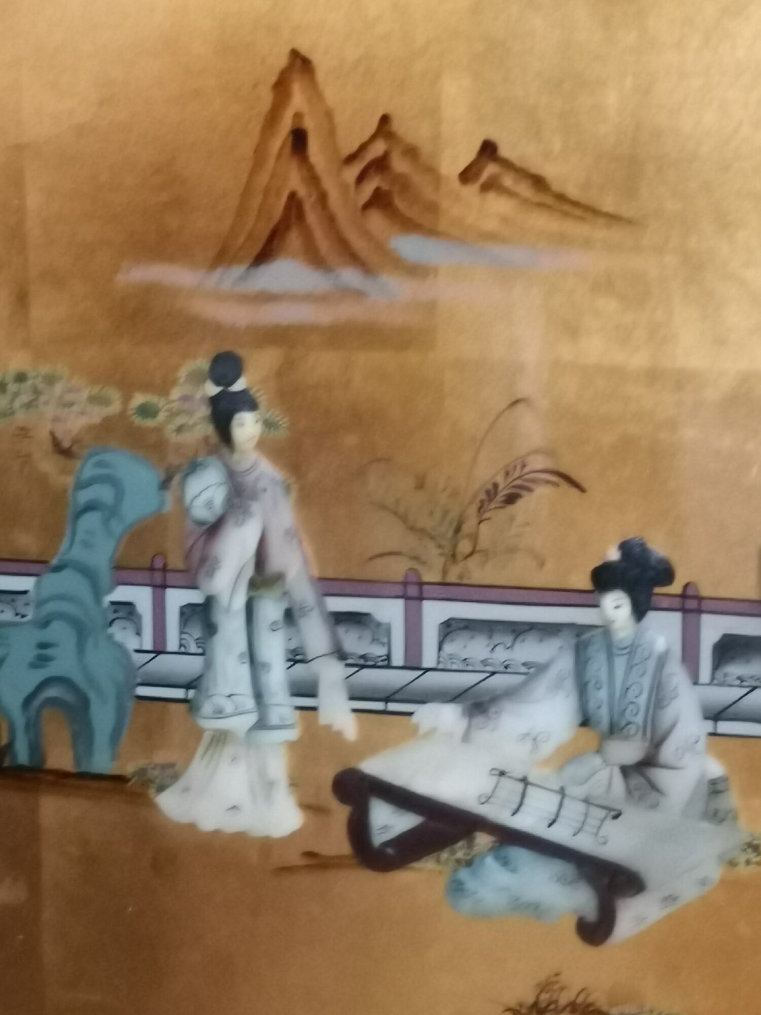 Buffet of black and gold laqué Chinese storage with relief subjects decorated flowers painted birds