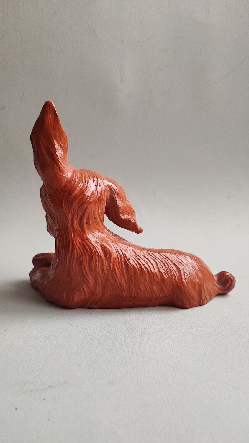 Chien en terre cuite