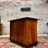 Moneychanger's desk in walnut and wooden net of Louis XIV period late seventeenth century