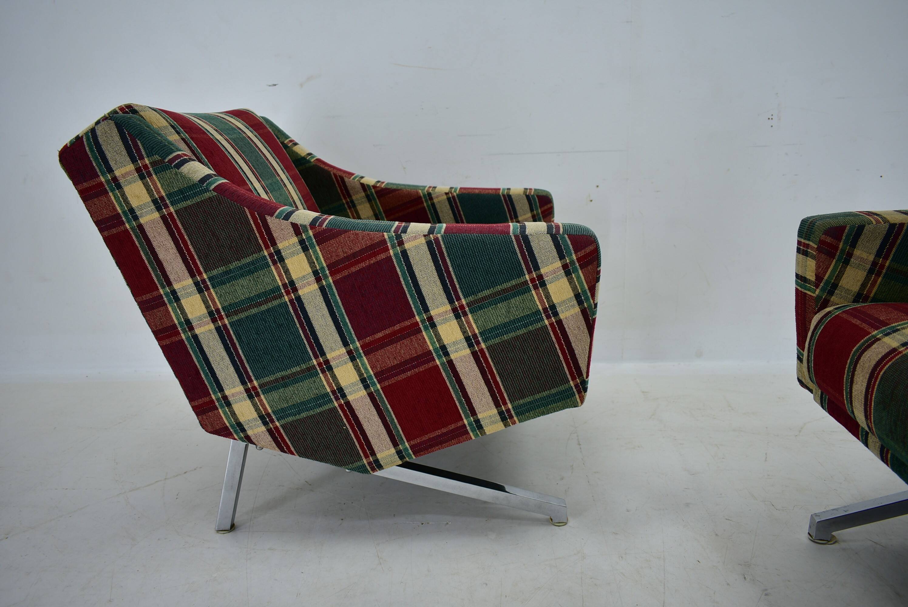 1970s Pair of Italian Design Armchairs