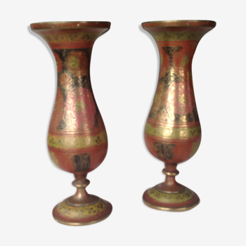 Paire de petits vases cloisonnés signes