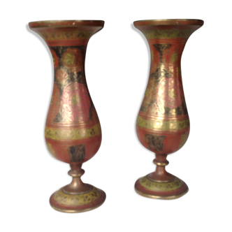 Paire de petits vases cloisonnés signes