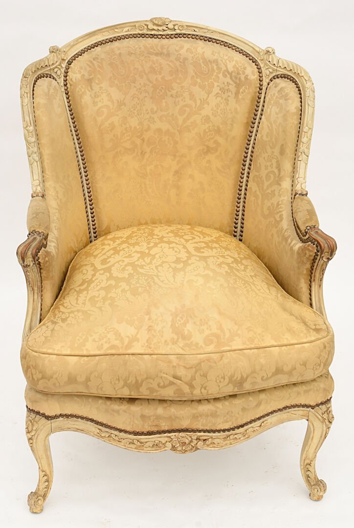 Eared shepherdess chair