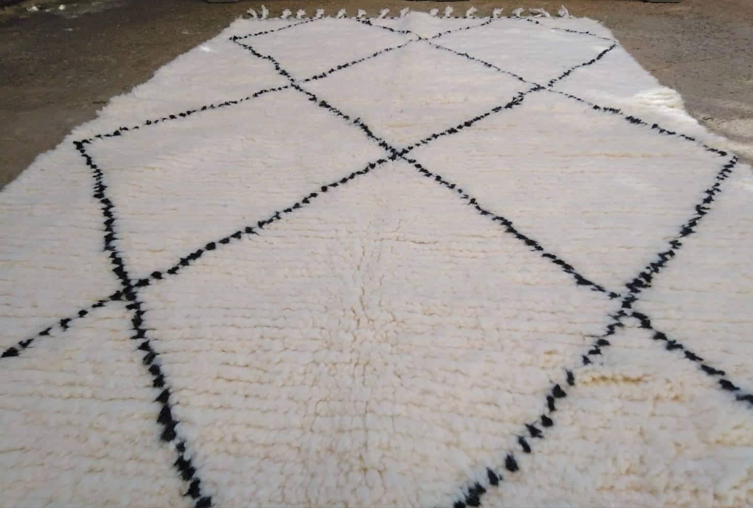 CARPET BENI OUARAIN 100% VIRGIN WOOL MAKES A NEW HAND