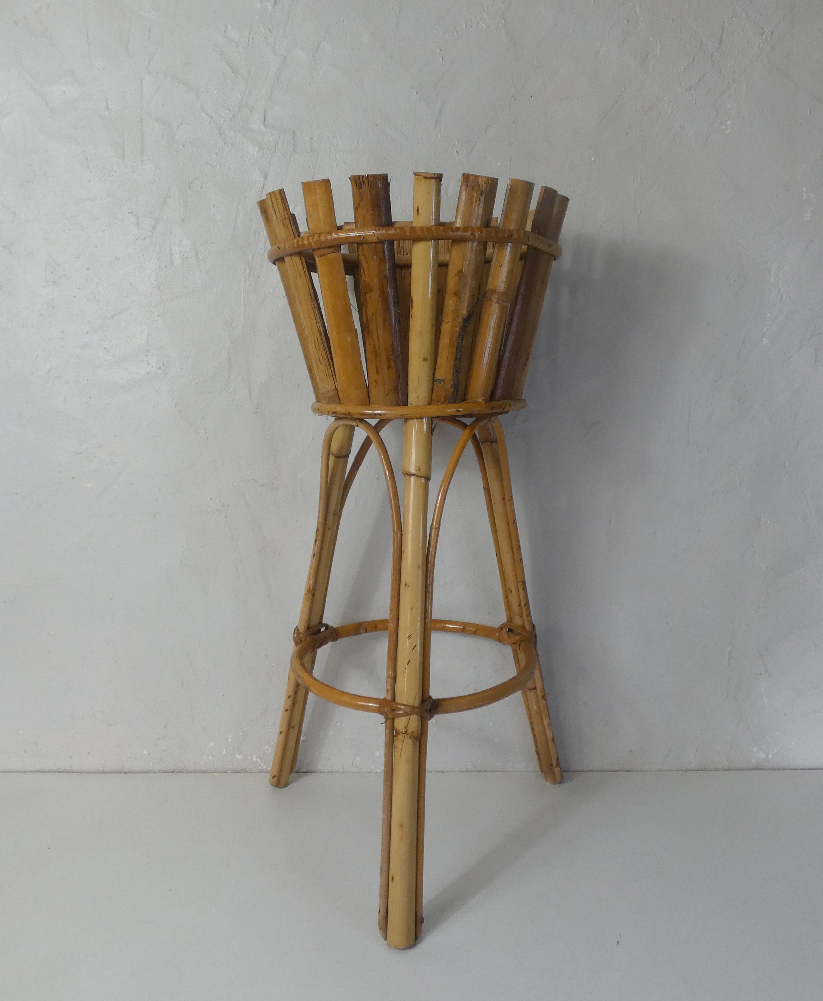 Rattan plant holder