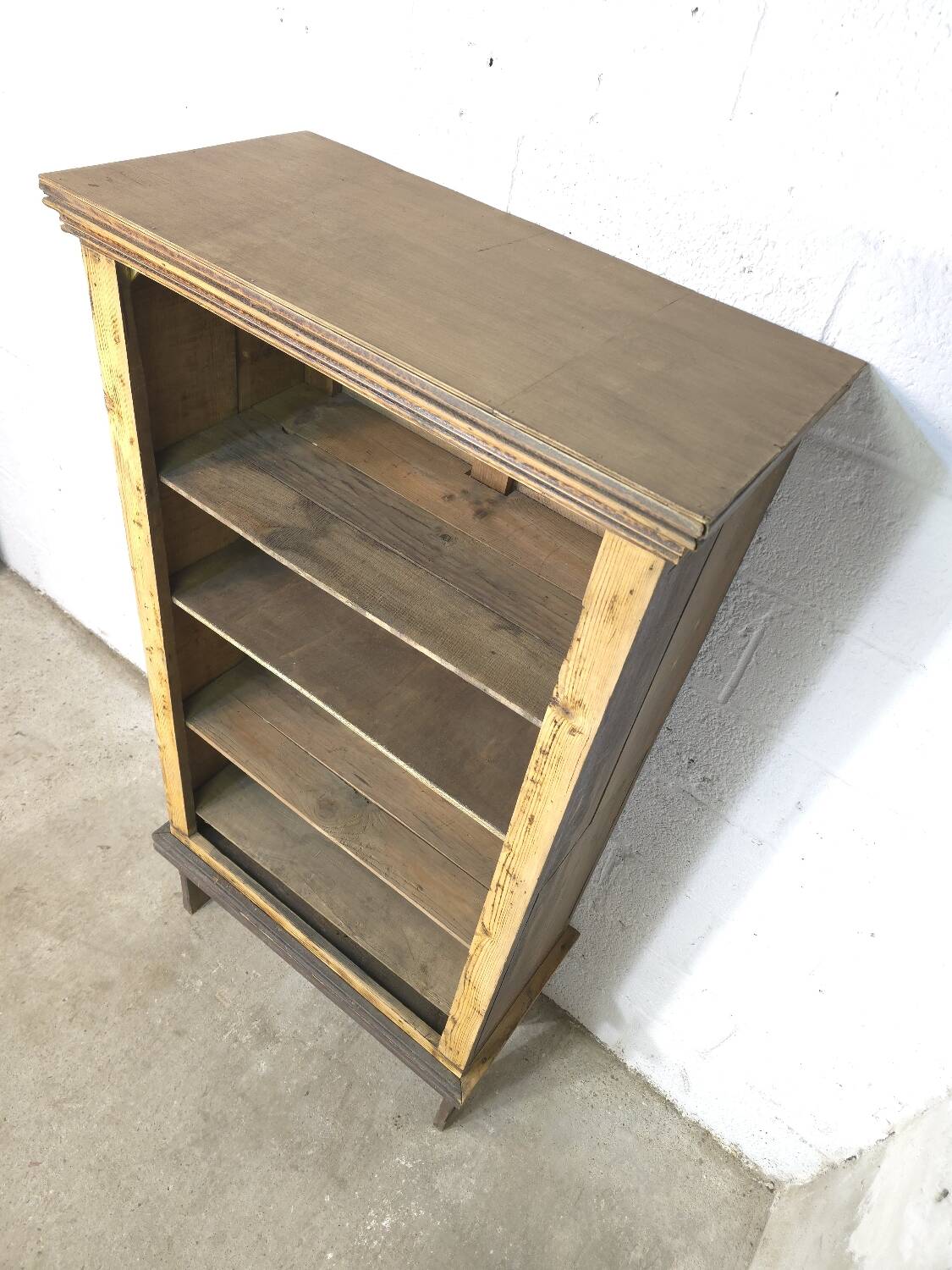 Antique freestanding shelf