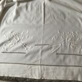 Drap ancien brodé