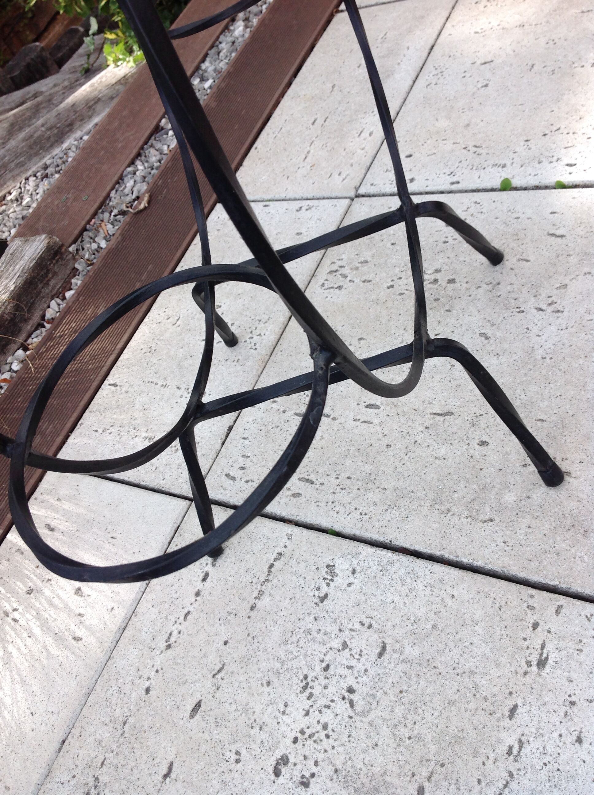 Black wrought iron plant holder 60