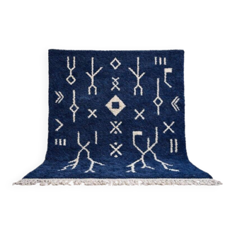 Magnificent handmade rug 250cm x 300cm