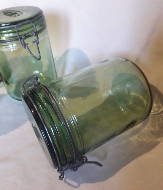 4 identical 1l green solidex jars