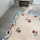 Tapis en laine blanc et bleu fleuri