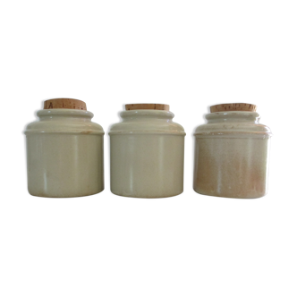 Série de trois pots à épices en grès