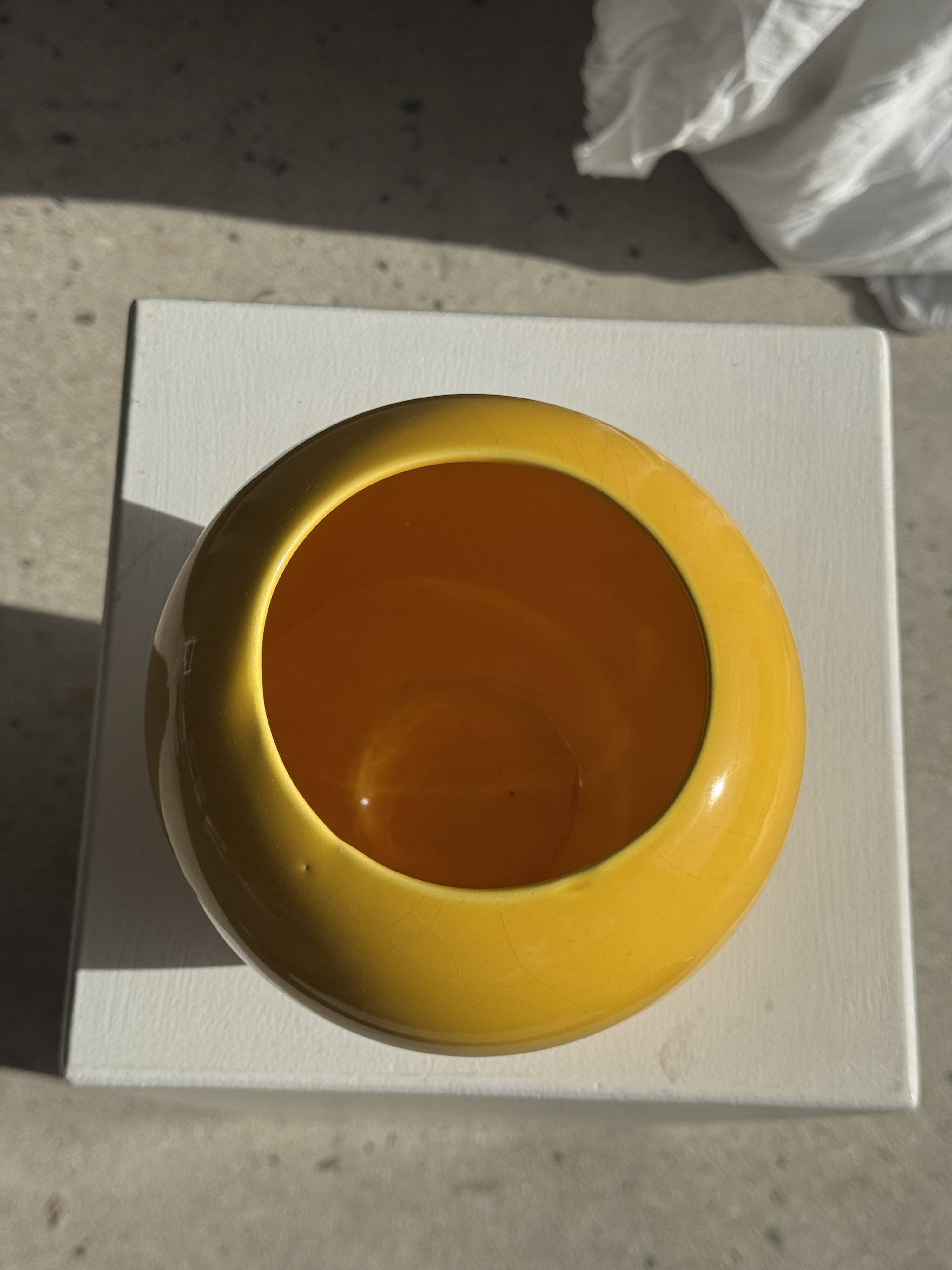 Small yellow spherical vase from the 90s, H10 D16