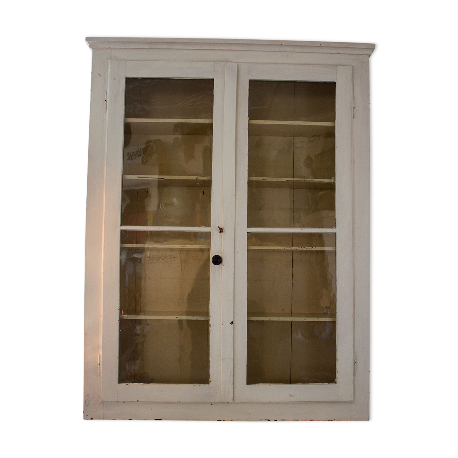 Old white patina showcase