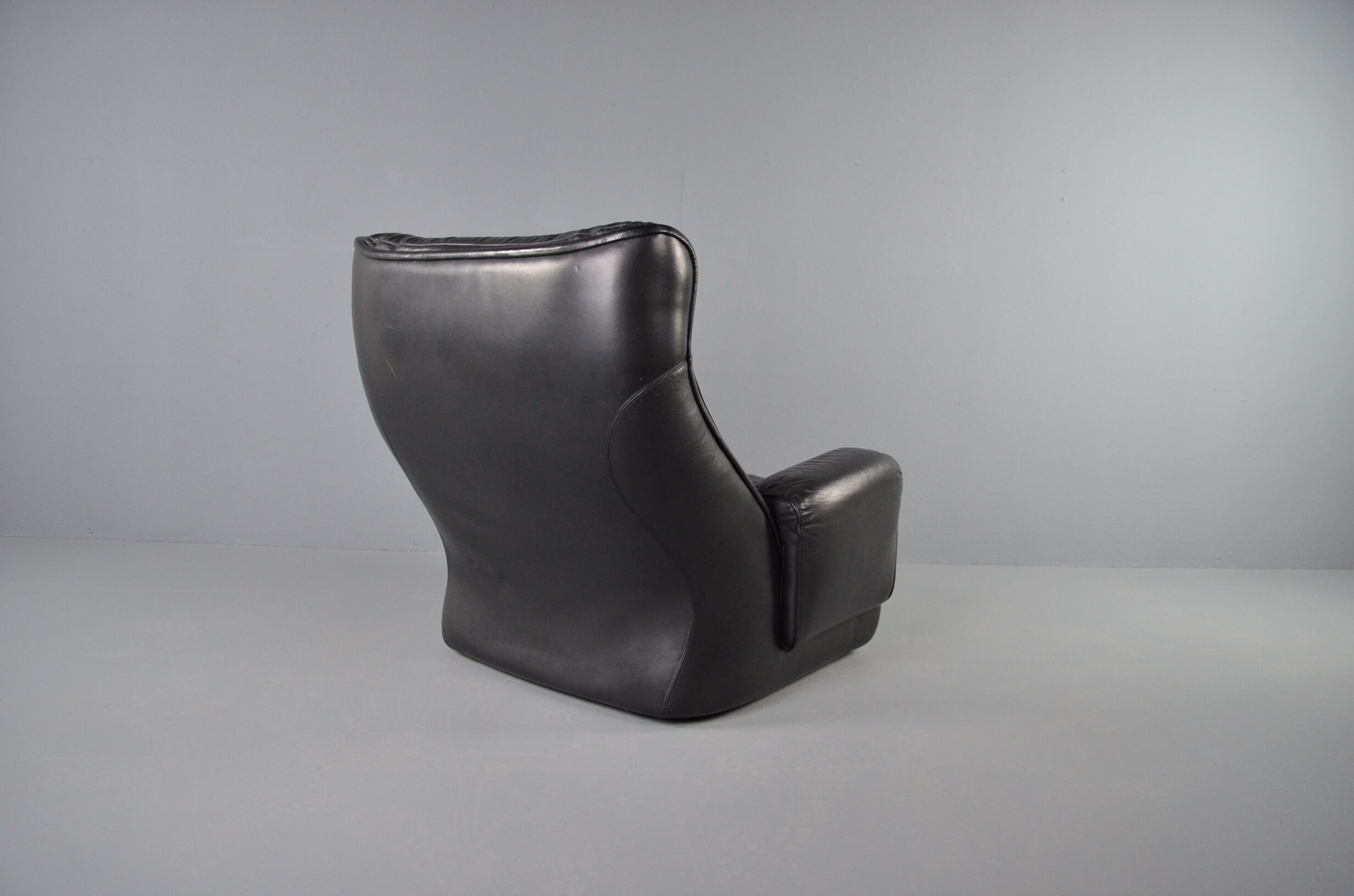 Airborne Orchidée lounge chair by Michel Cadestin 1970