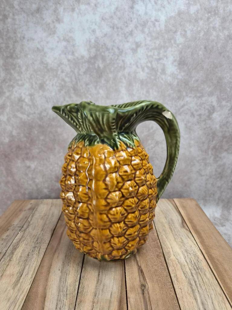 Vintage jug in majolica in the shape of a pineapple – decorative ceramic