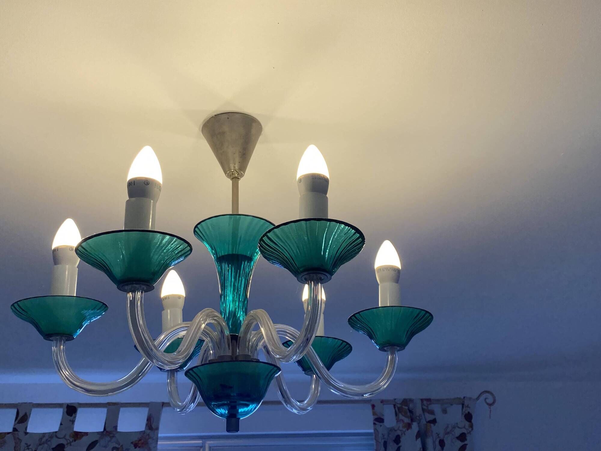 Crystal and coloured crystal chandelier – handcrafted Baccarat work
