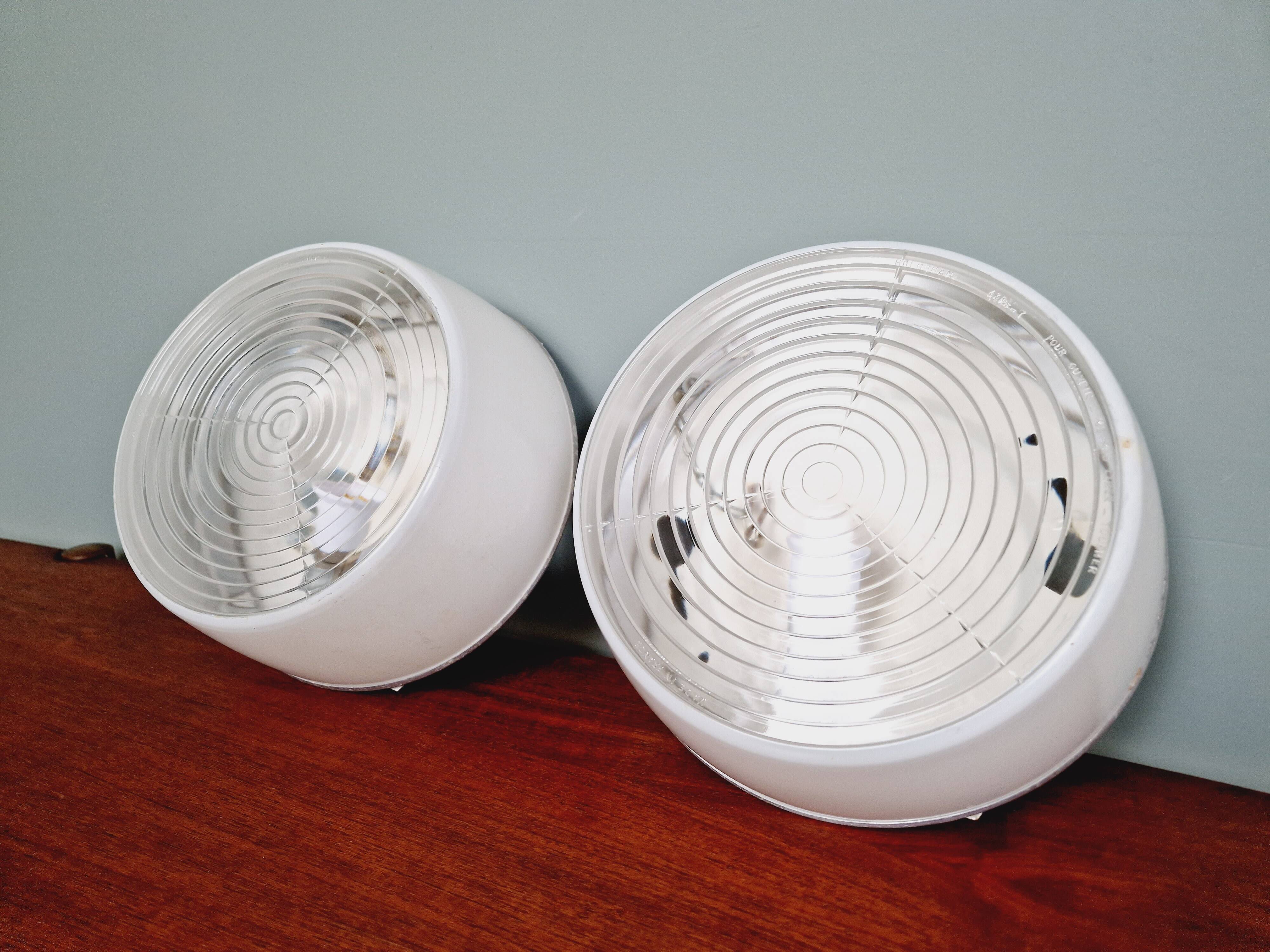 Plafonnier industriel Holophane en verre opaline blanc et transparent (7 disponibles)