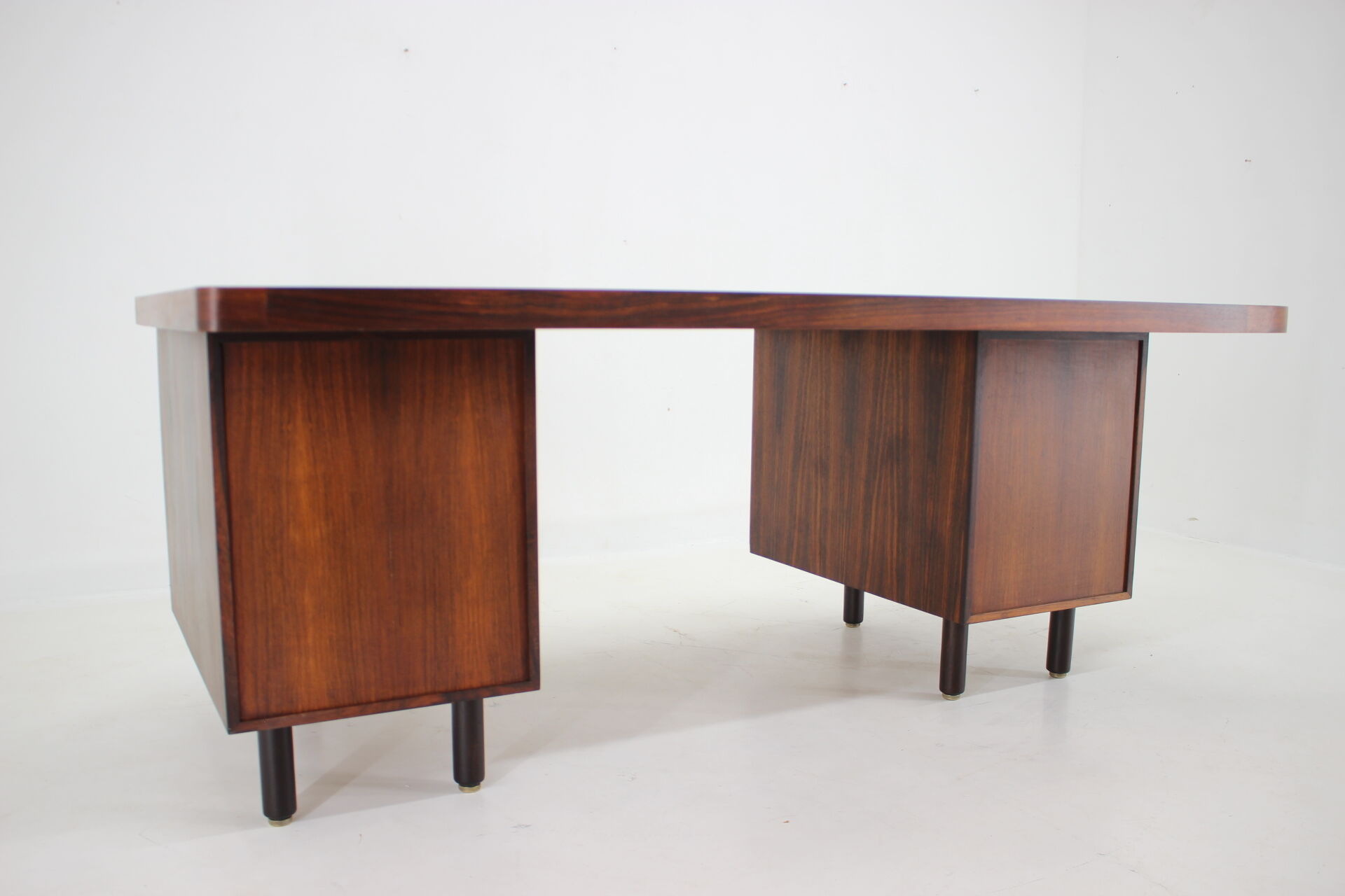 1960s Large exclusive free standing palisander desk