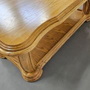 Table basse française en chêne massif des années 1970