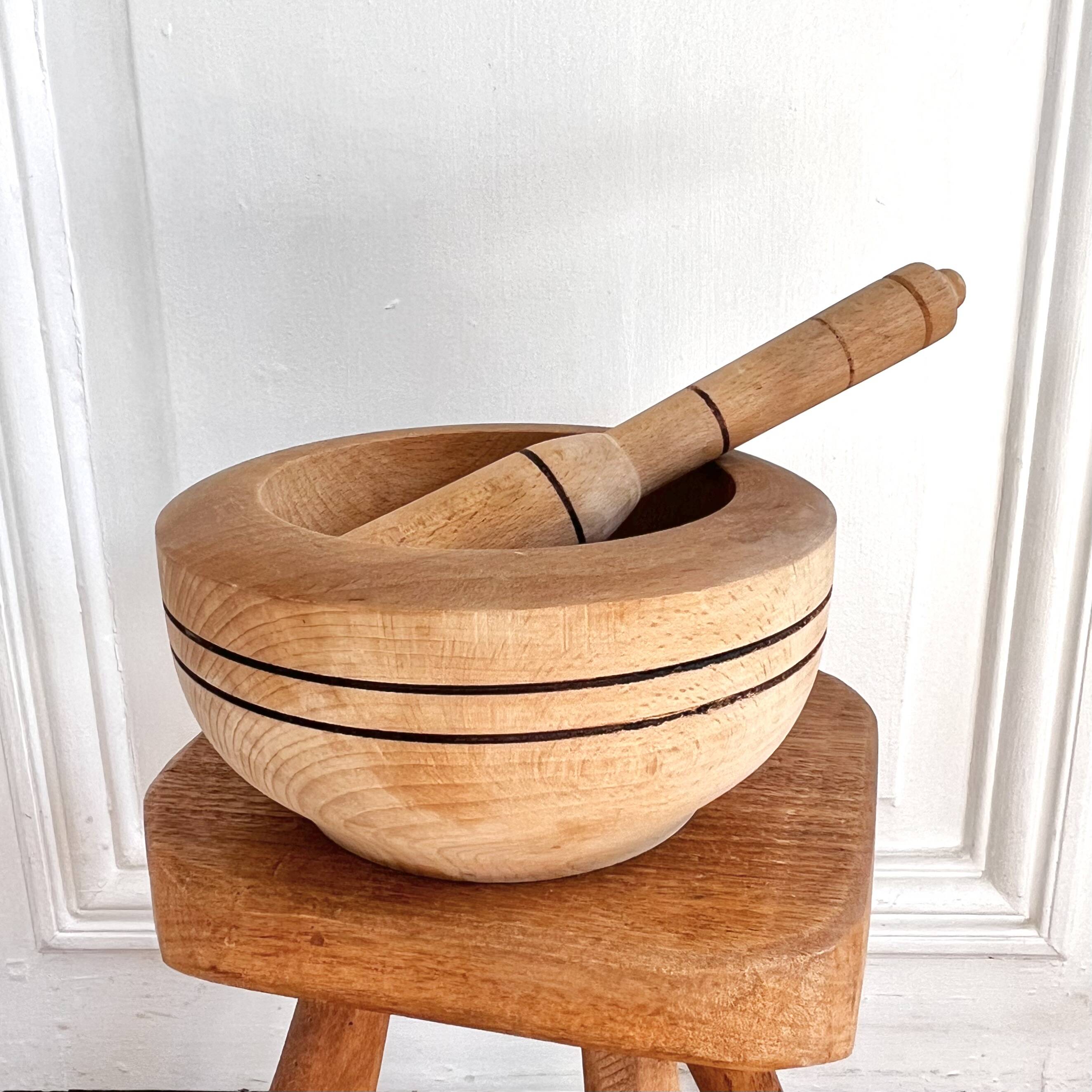 Mortier et pilon en bois vintage