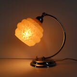 Lampe de chevet art deco Globe inclinable en opaline.