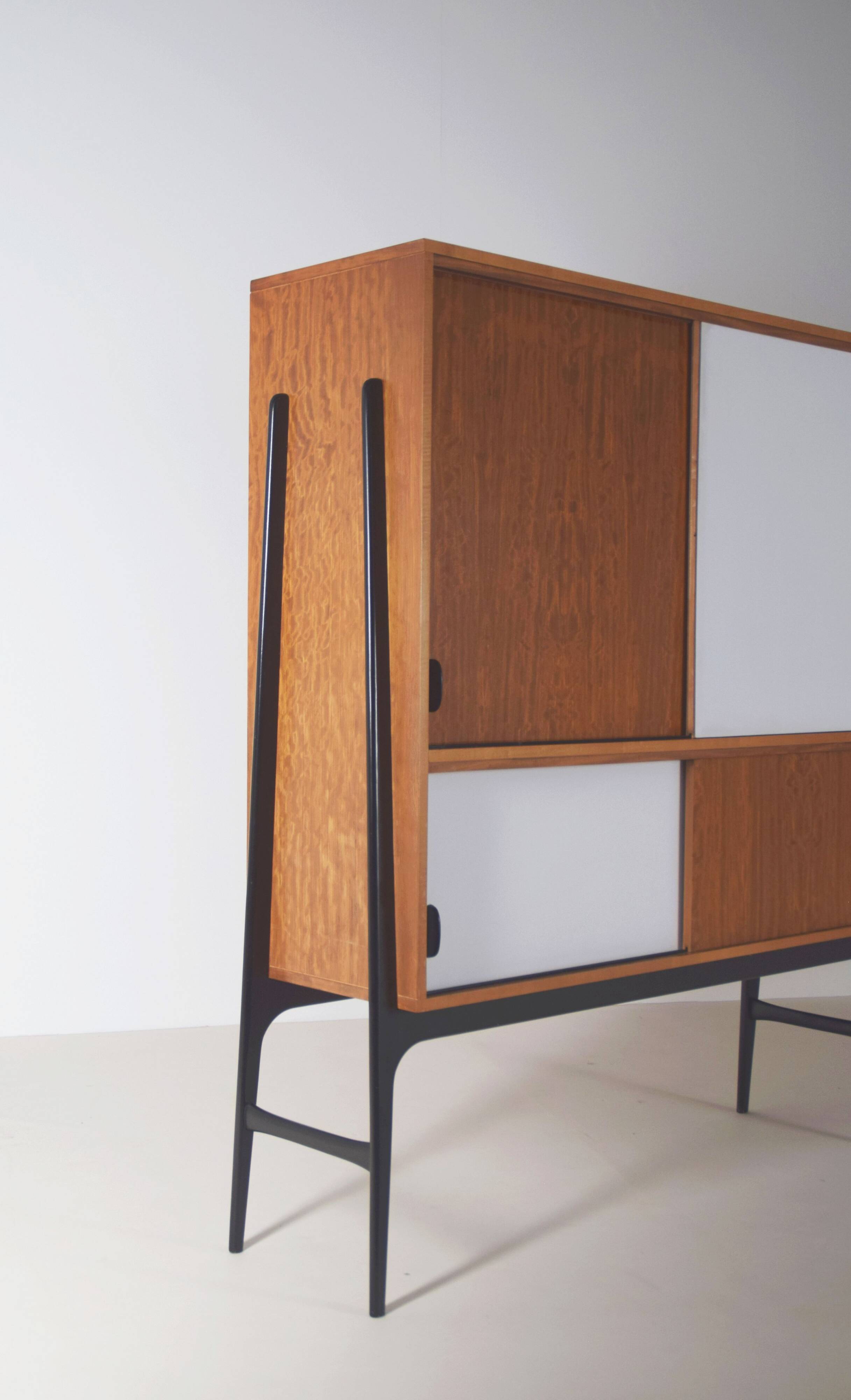Highboard conçu par Alfred Hendrickx pour Belform, années 1950.