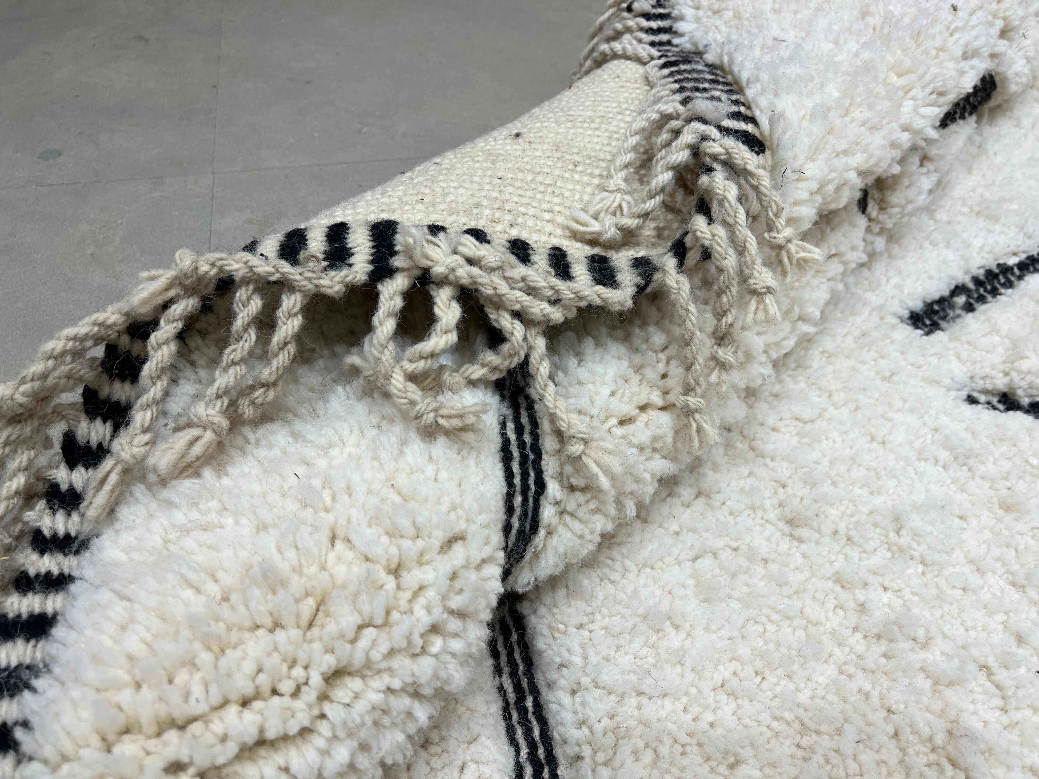 Carpet beniouarain relief  200x317cm